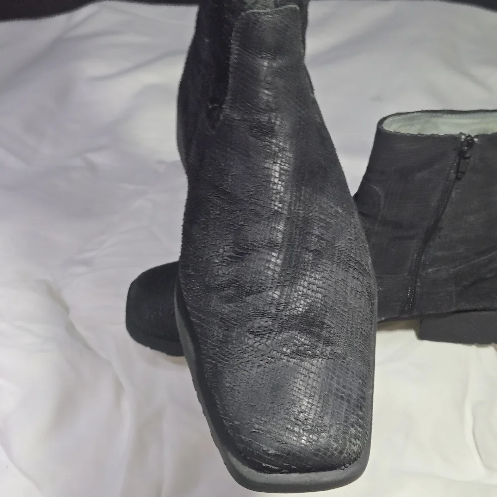 Mens Kenneth Cole ReactionBlack Textured Ankle Boots